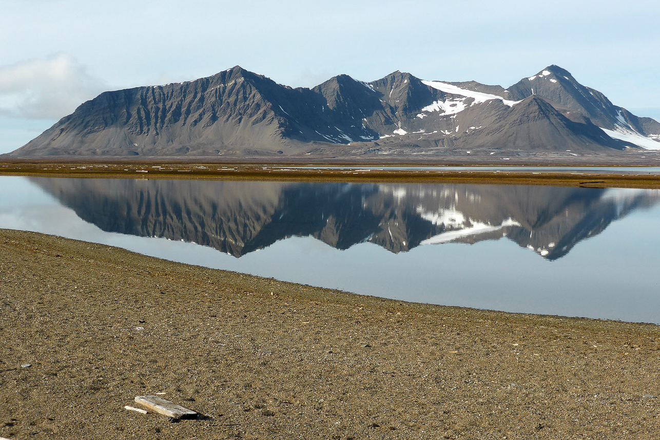 Small lake at Poolepynten.